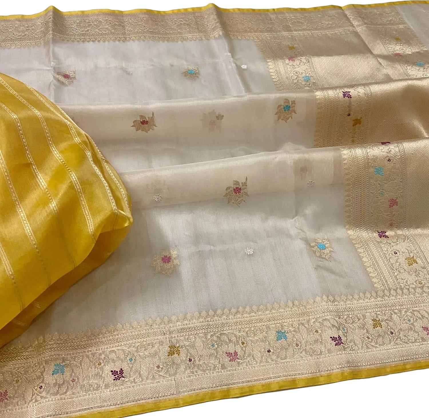 Elegant Off White Banarasi Kora Silk Handloom Saree